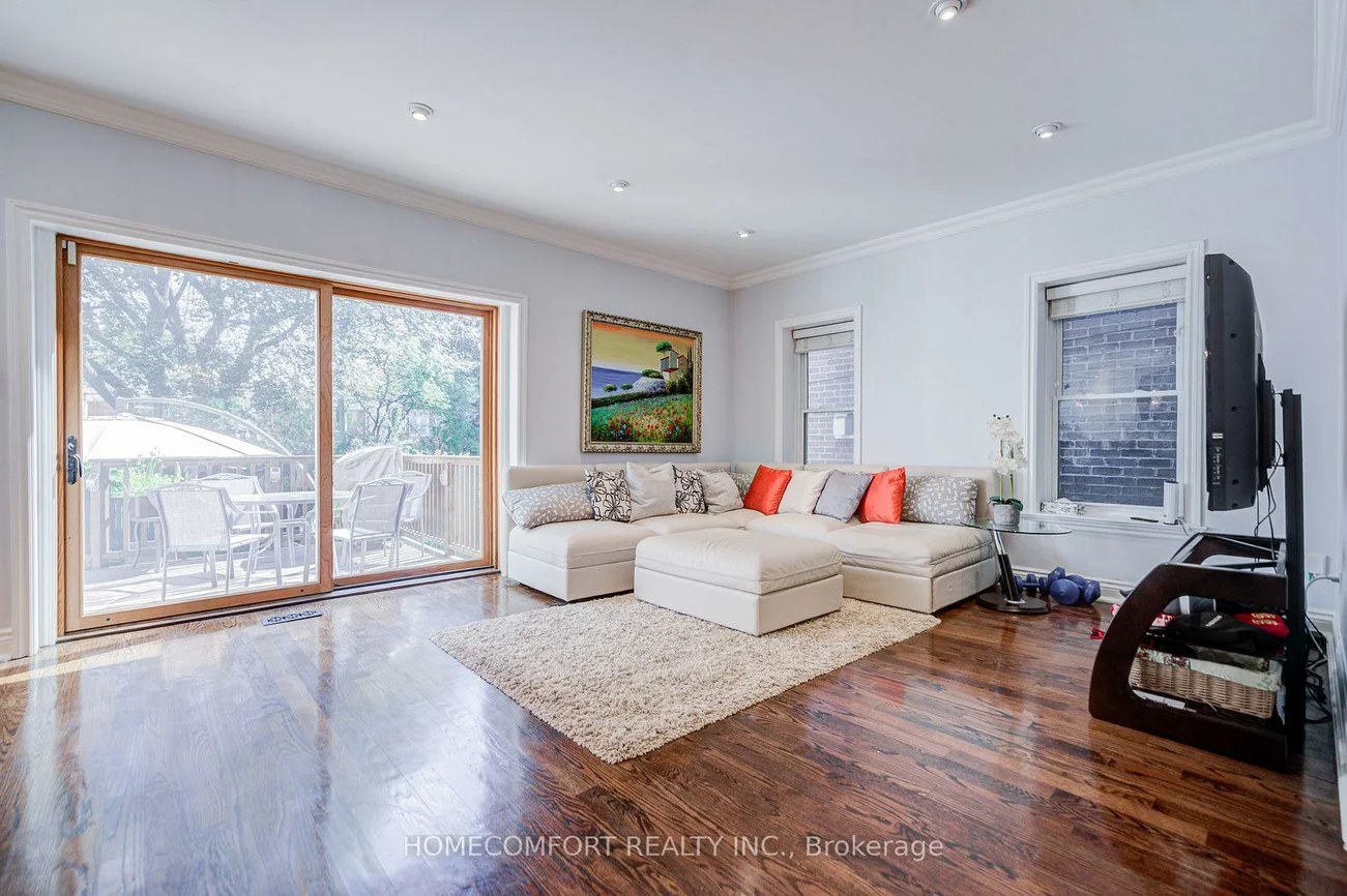319, Rumsey, Leaside, Toronto