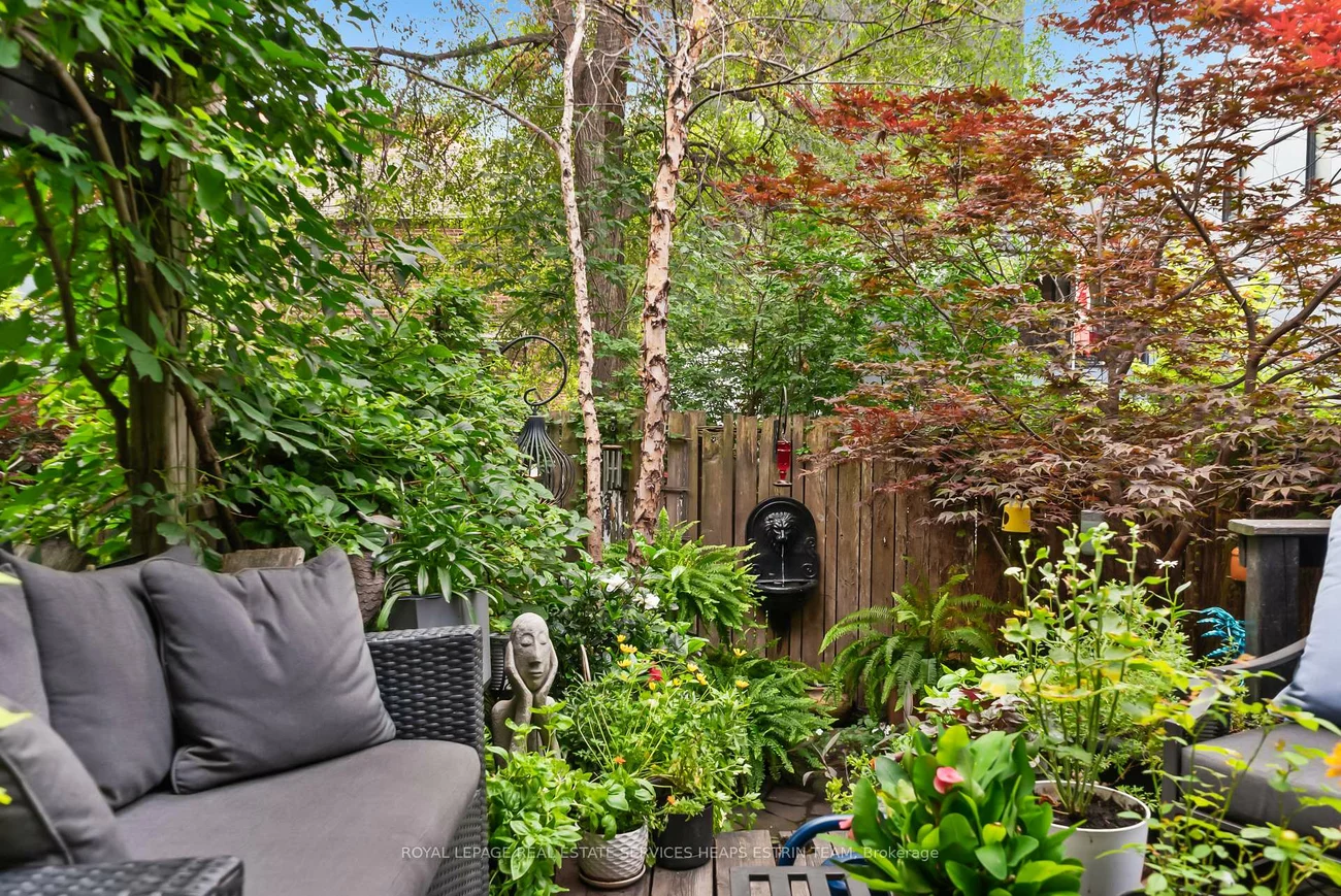 19, Wascana, Regent Park, Toronto