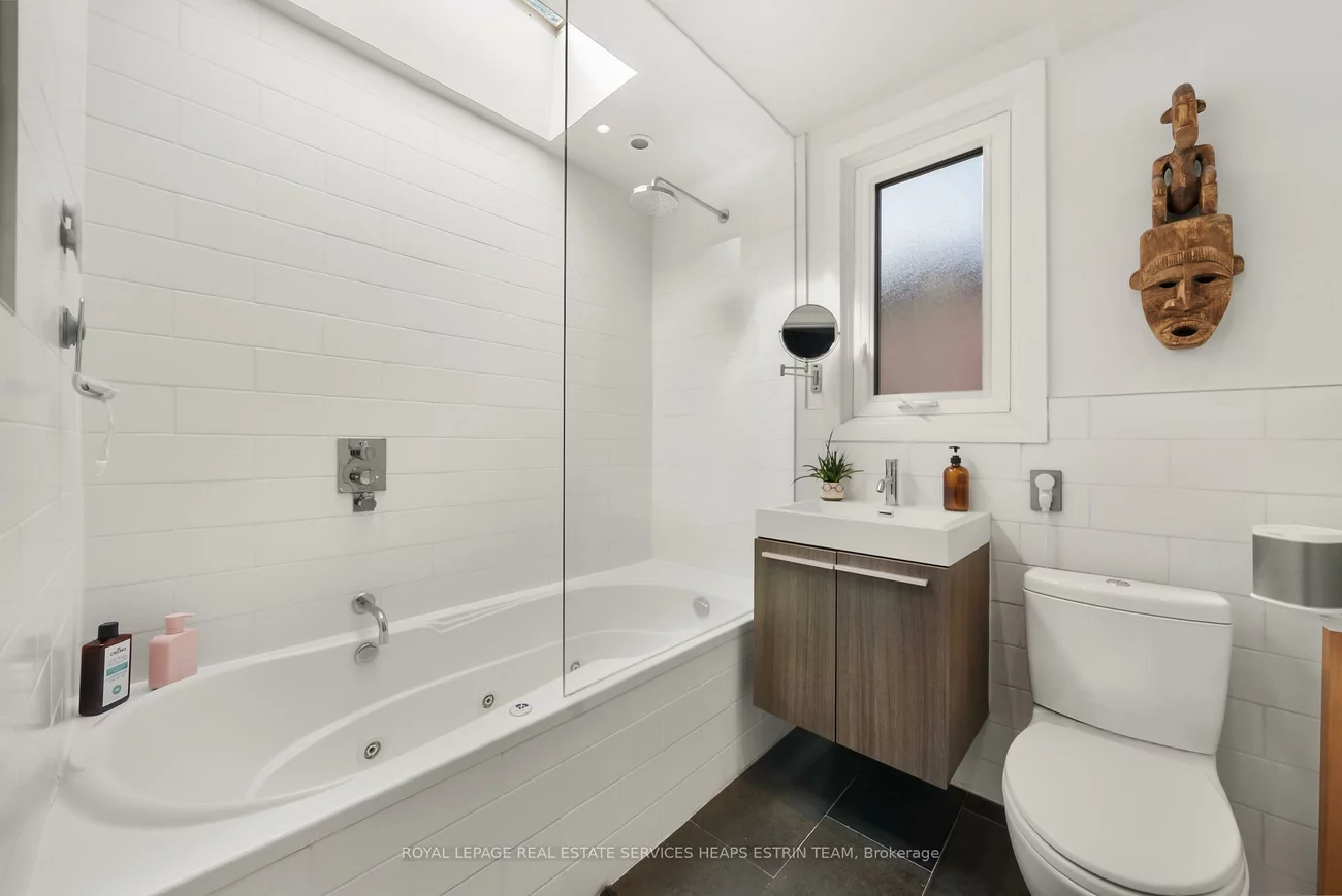 19, Wascana, Regent Park, Toronto