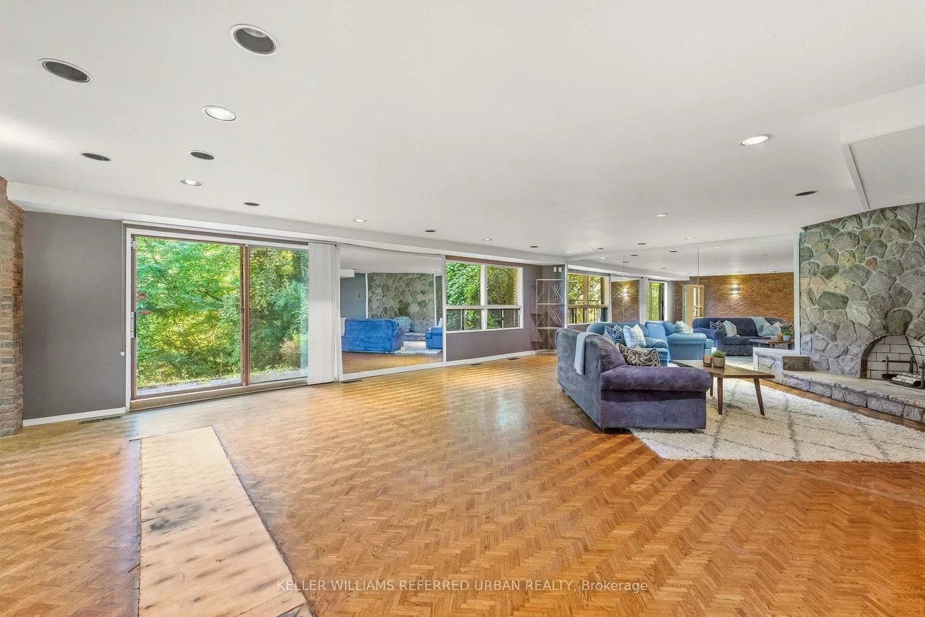 23, Brockington, Bathurst Manor, Toronto