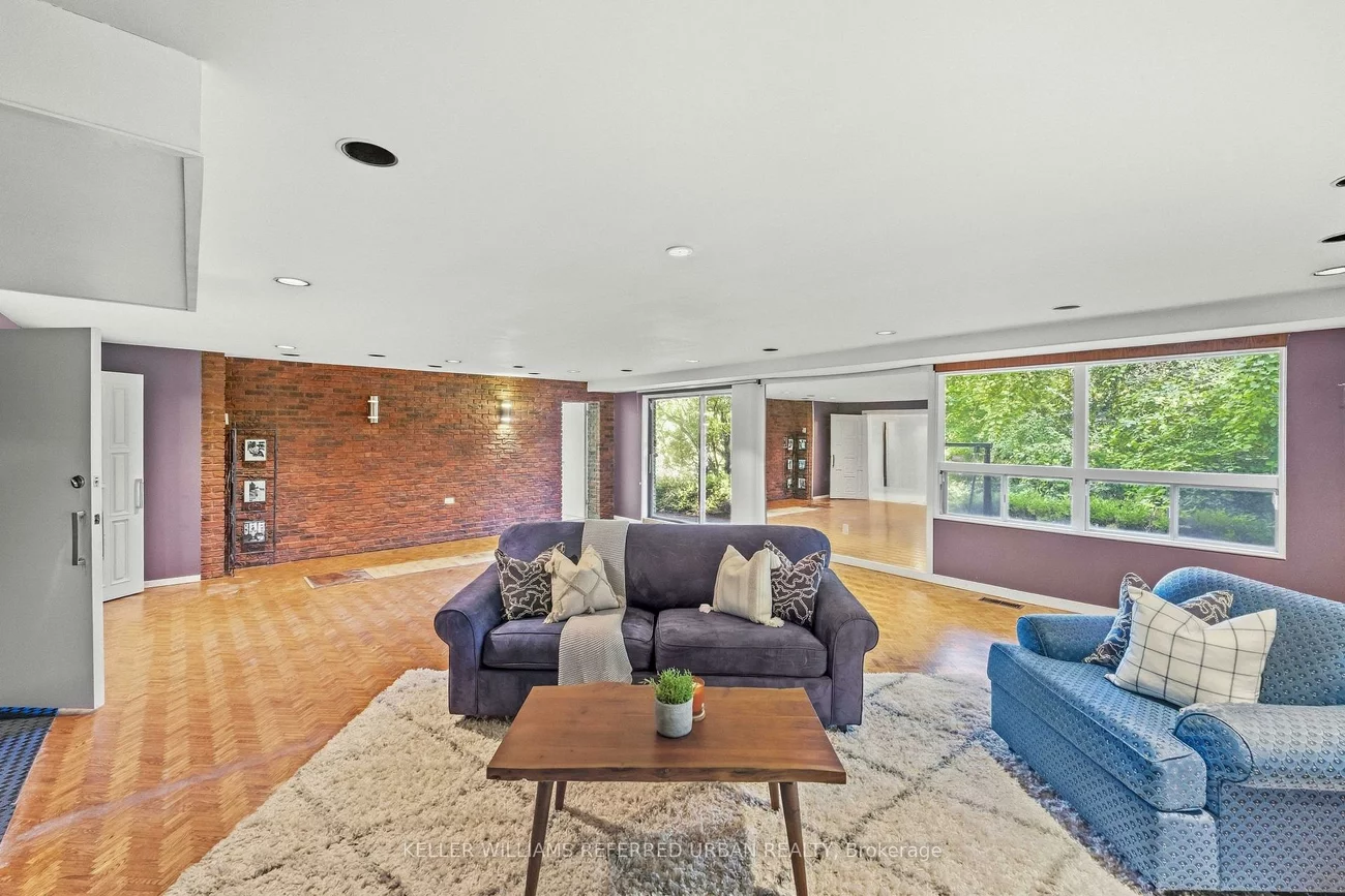 23, Brockington, Bathurst Manor, Toronto