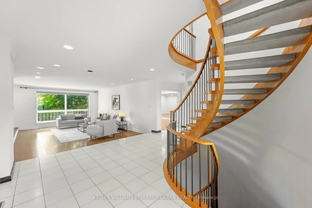 23, Brockington, Bathurst Manor, Toronto