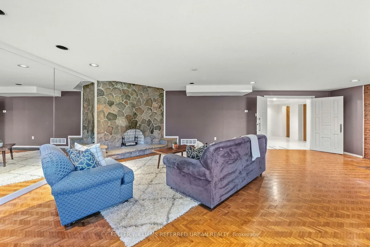23, Brockington, Bathurst Manor, Toronto