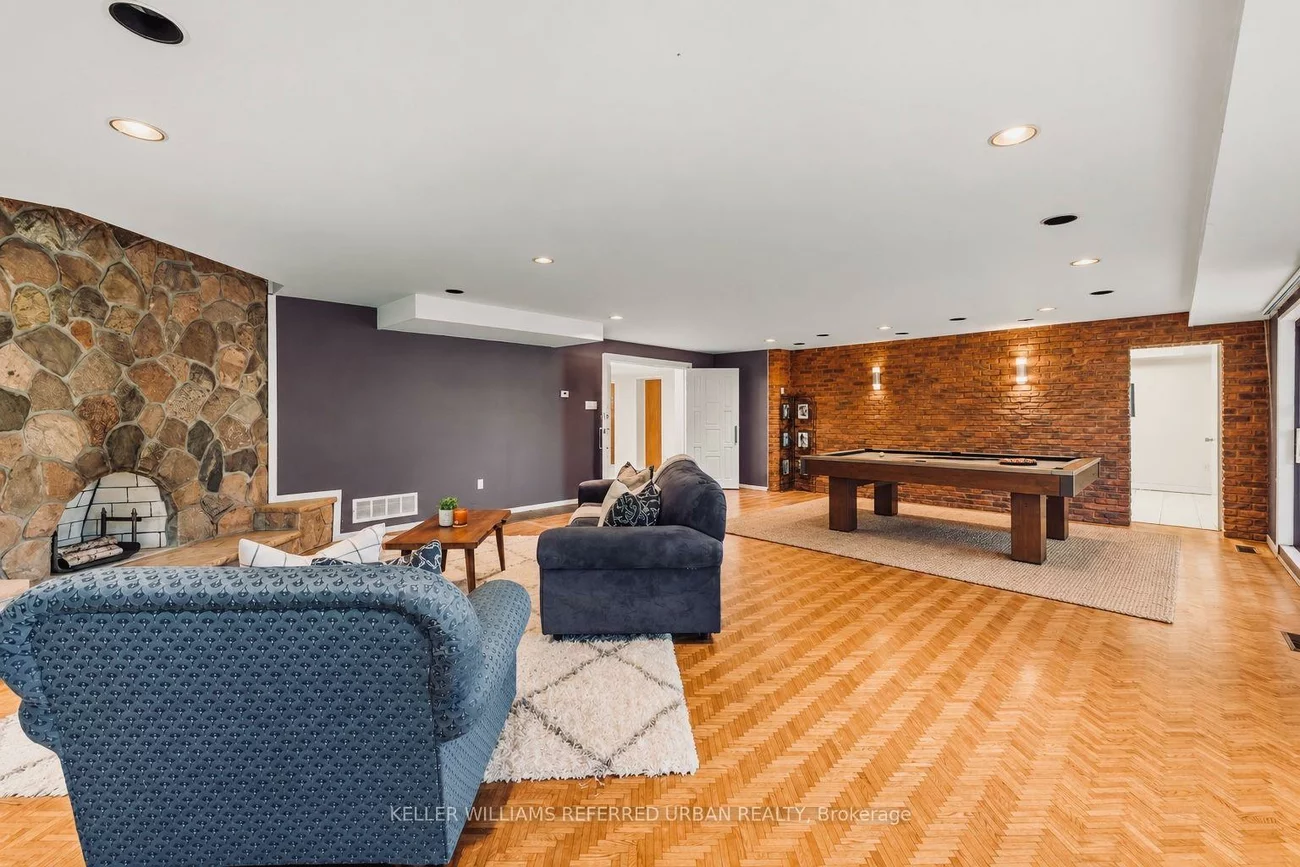 23, Brockington, Bathurst Manor, Toronto
