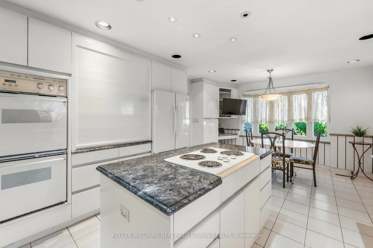 23, Brockington, Bathurst Manor, Toronto