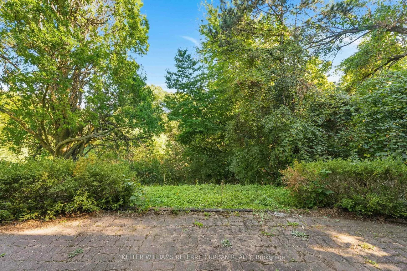 23, Brockington, Bathurst Manor, Toronto