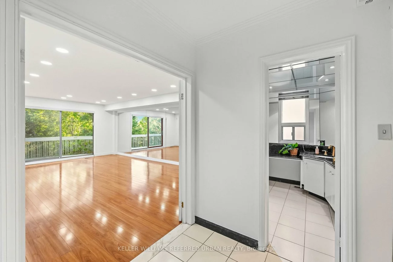 23, Brockington, Bathurst Manor, Toronto