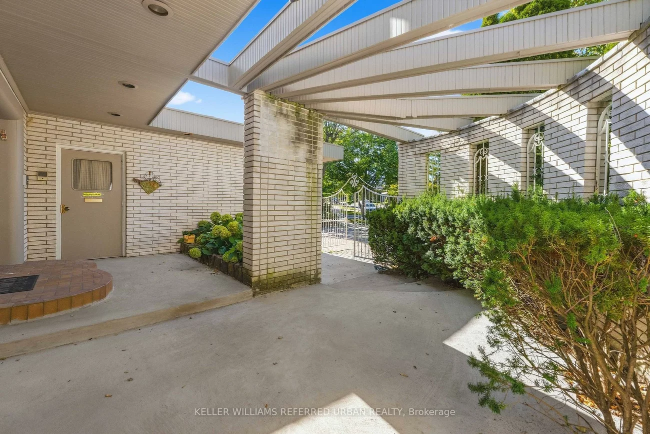 23, Brockington, Bathurst Manor, Toronto