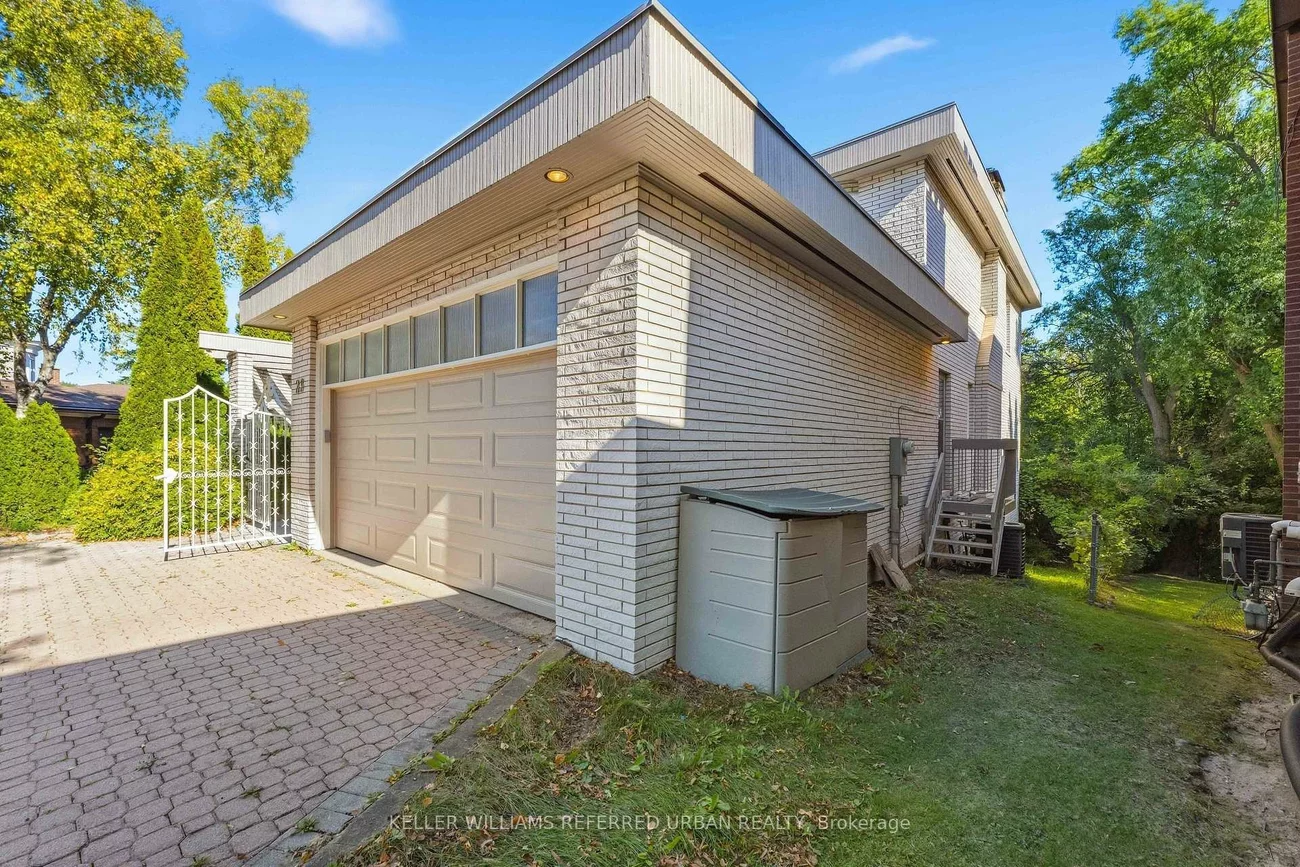 23, Brockington, Bathurst Manor, Toronto
