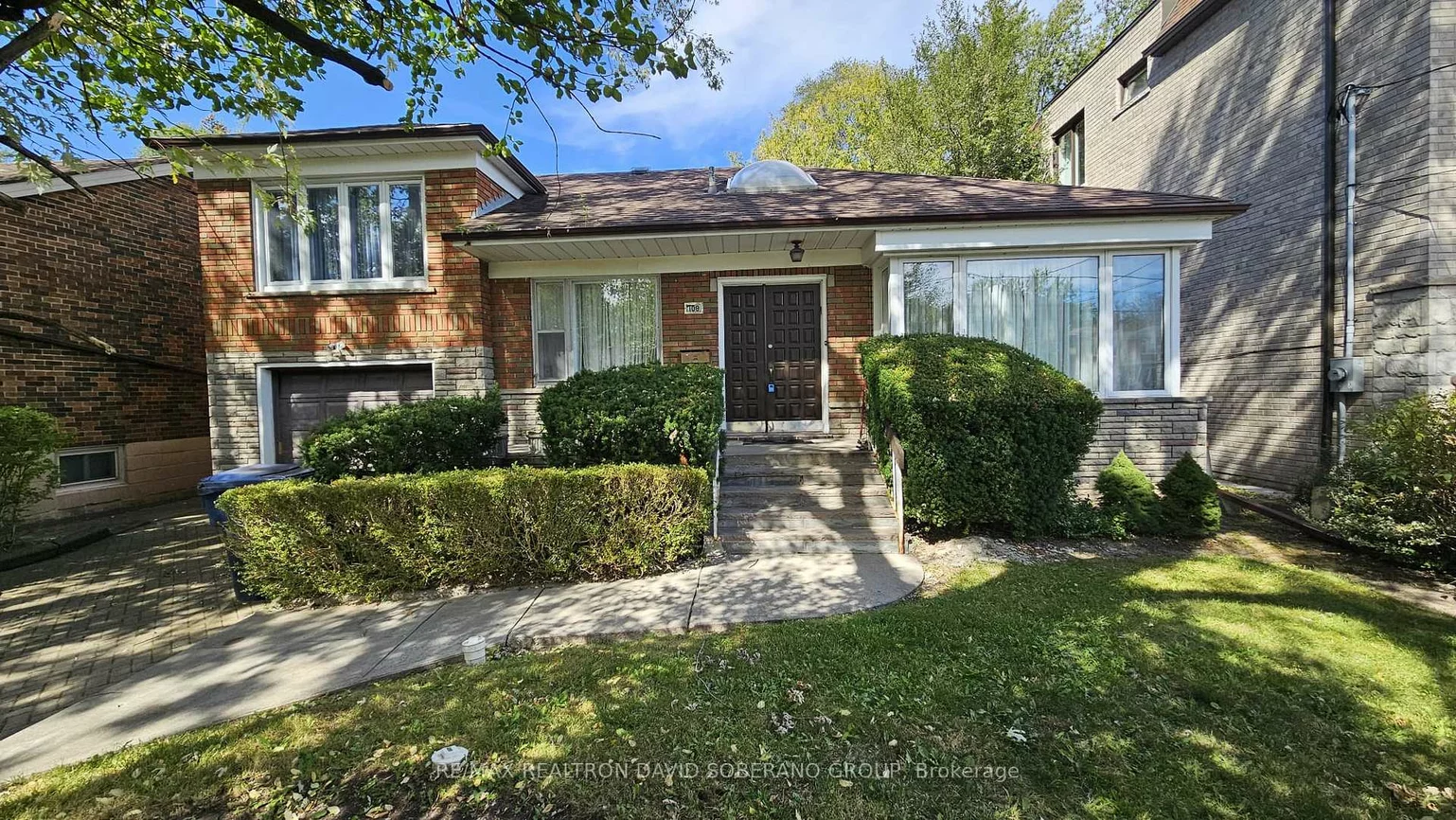108, York Downs, Clanton Park, Toronto