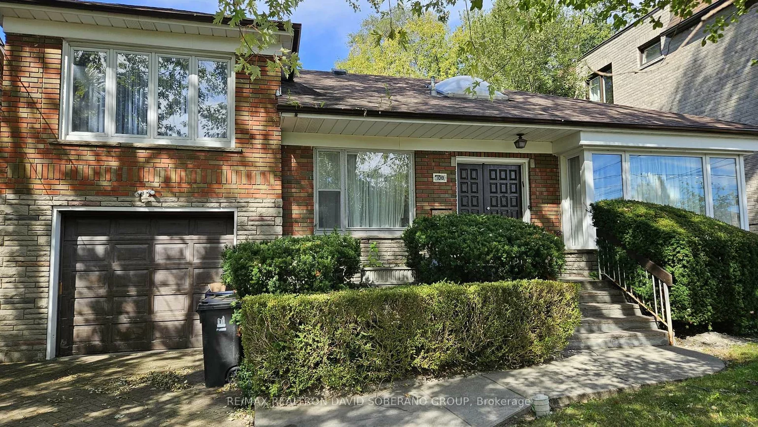 108, York Downs, Clanton Park, Toronto