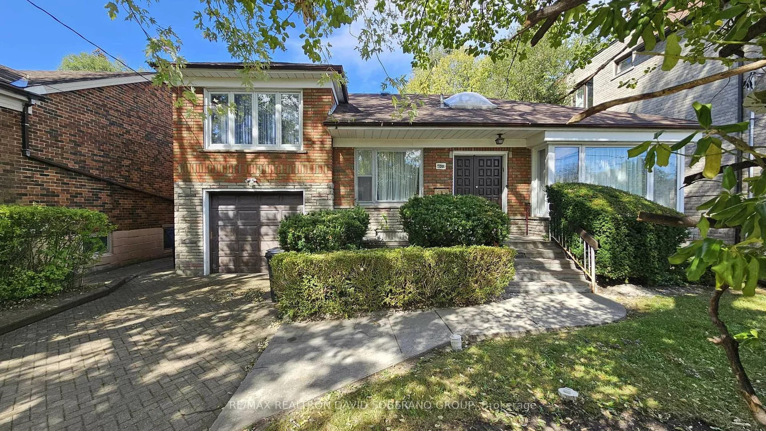 108, York Downs, Clanton Park, Toronto