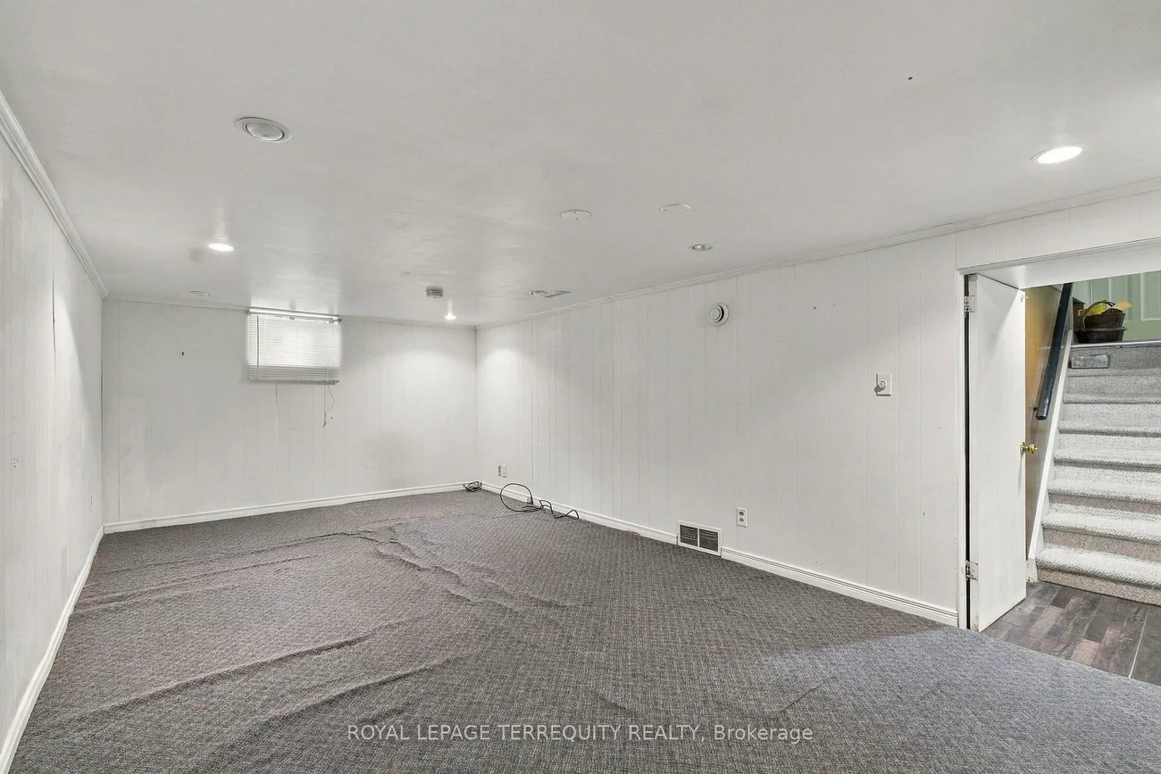 102, Anndale, Willowdale East, Toronto