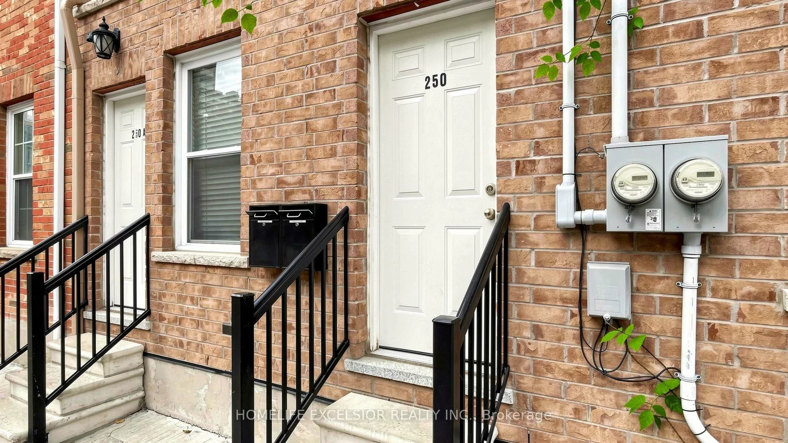 250, Shuter, Moss Park, Toronto