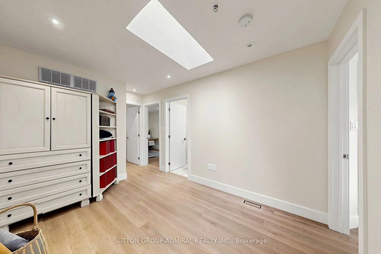 676, Vaughan, Oakwood Village, Toronto