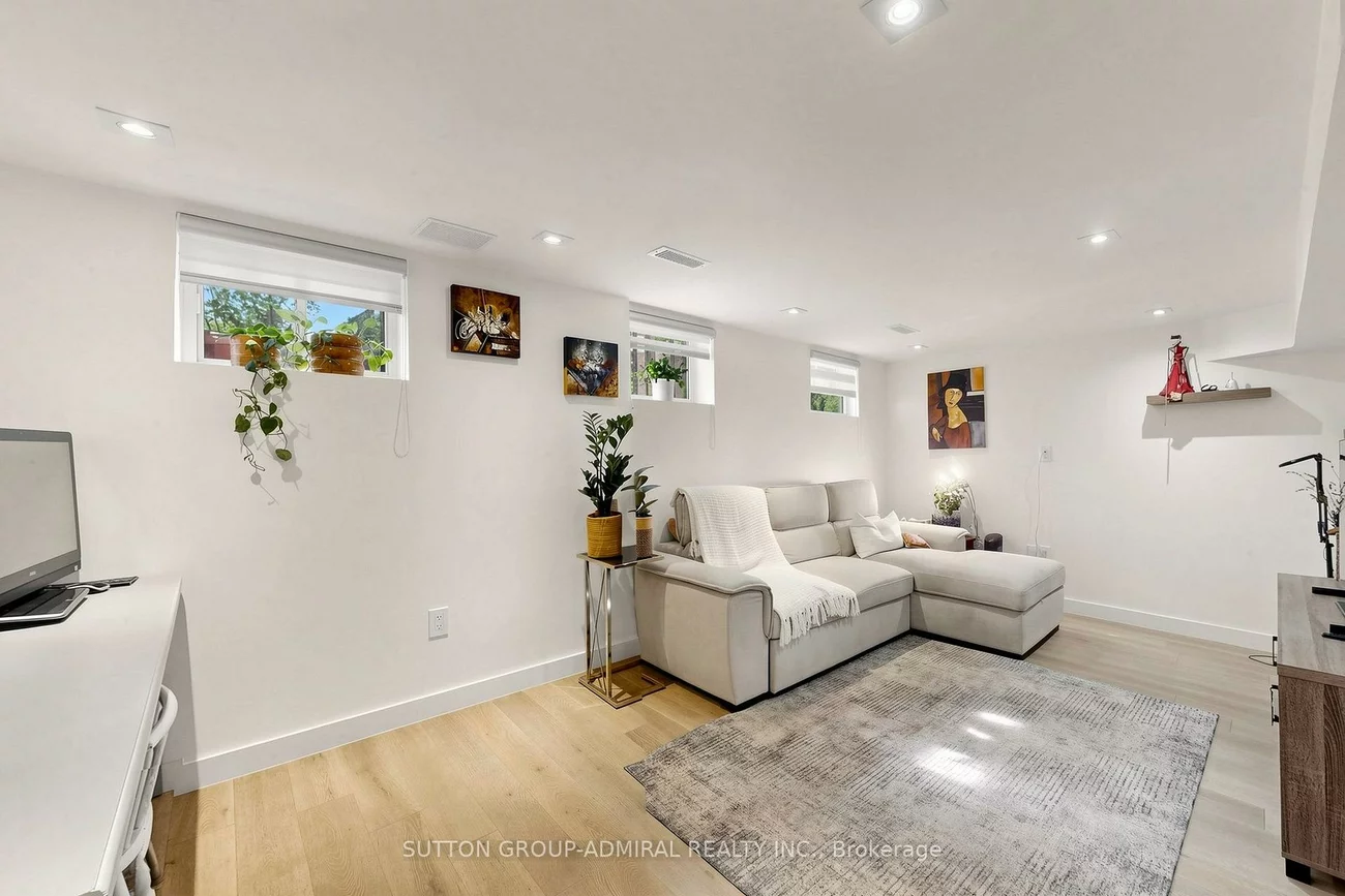 676, Vaughan, Oakwood Village, Toronto