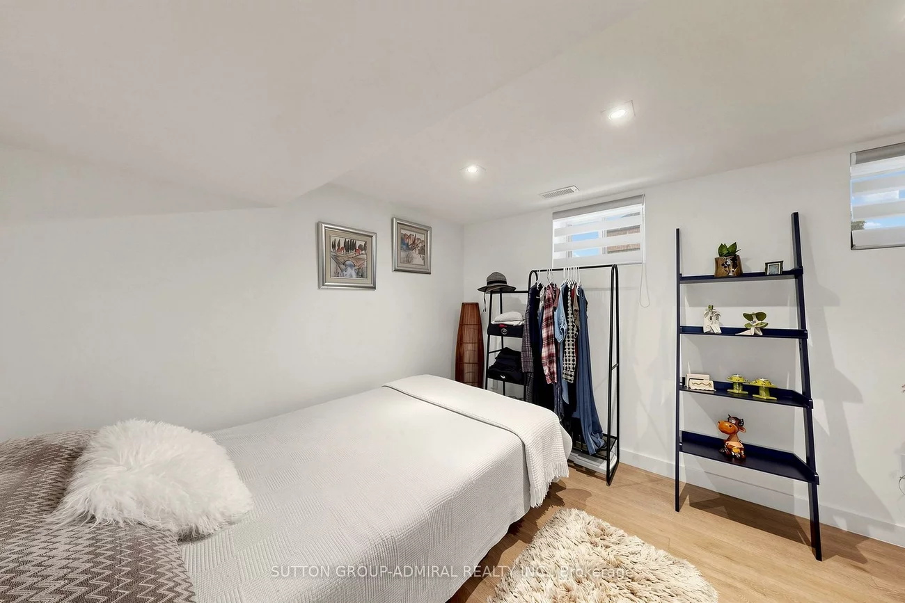 676, Vaughan, Oakwood Village, Toronto