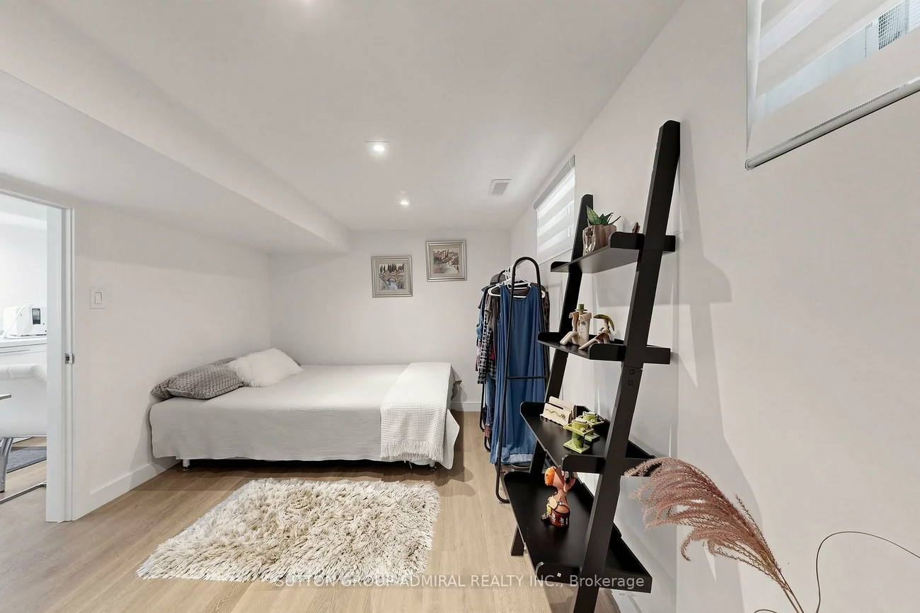 676, Vaughan, Oakwood Village, Toronto