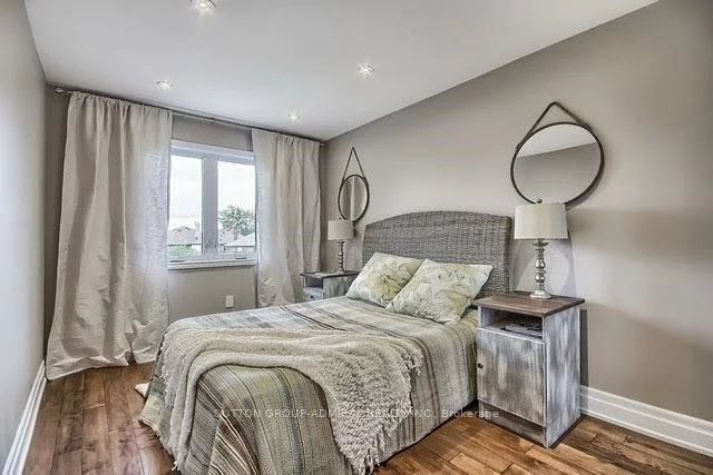 676, Vaughan, Oakwood Village, Toronto
