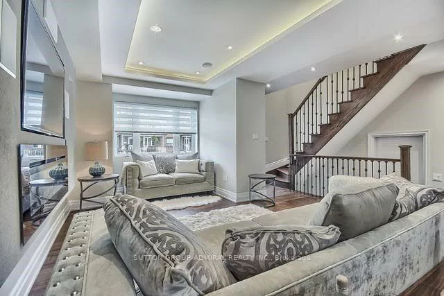 676, Vaughan, Oakwood Village, Toronto