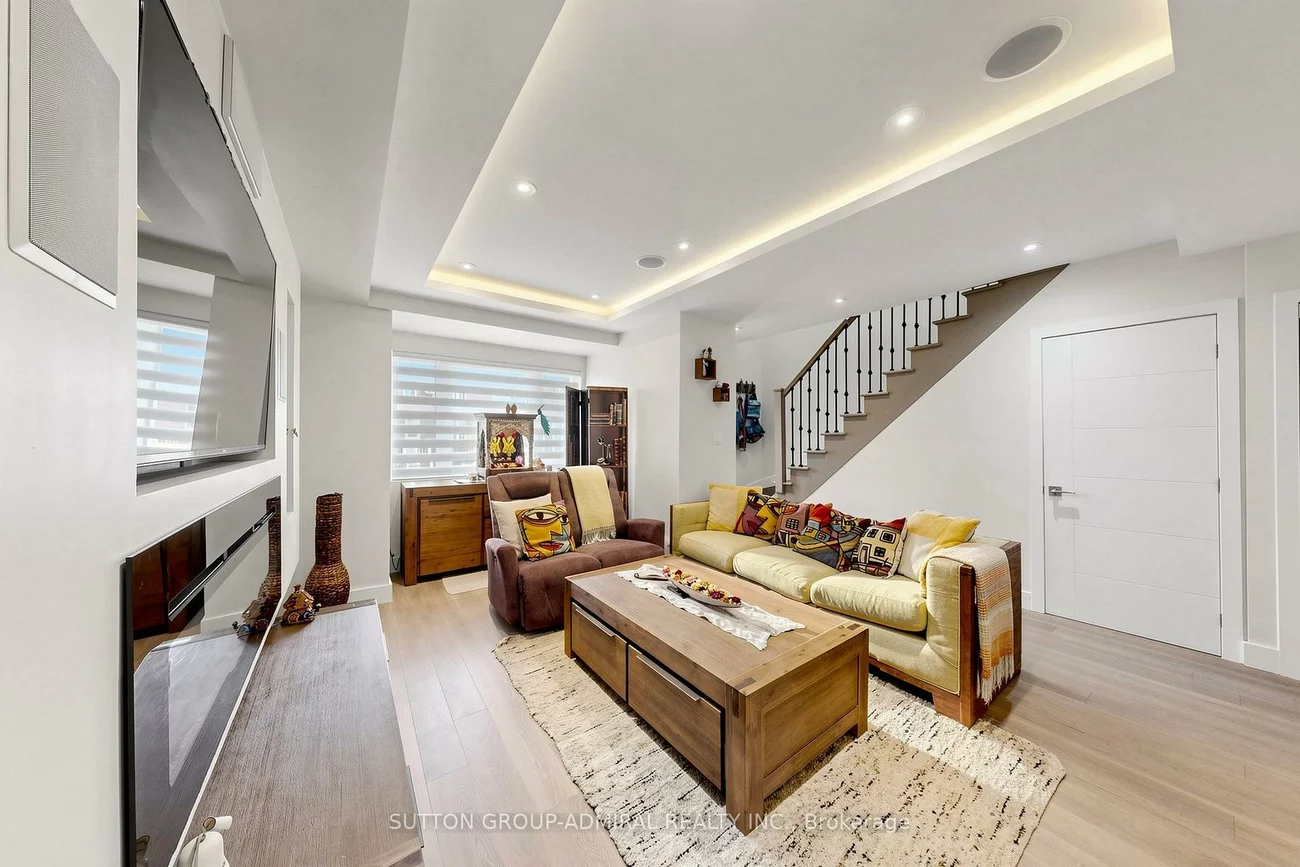 676, Vaughan, Oakwood Village, Toronto