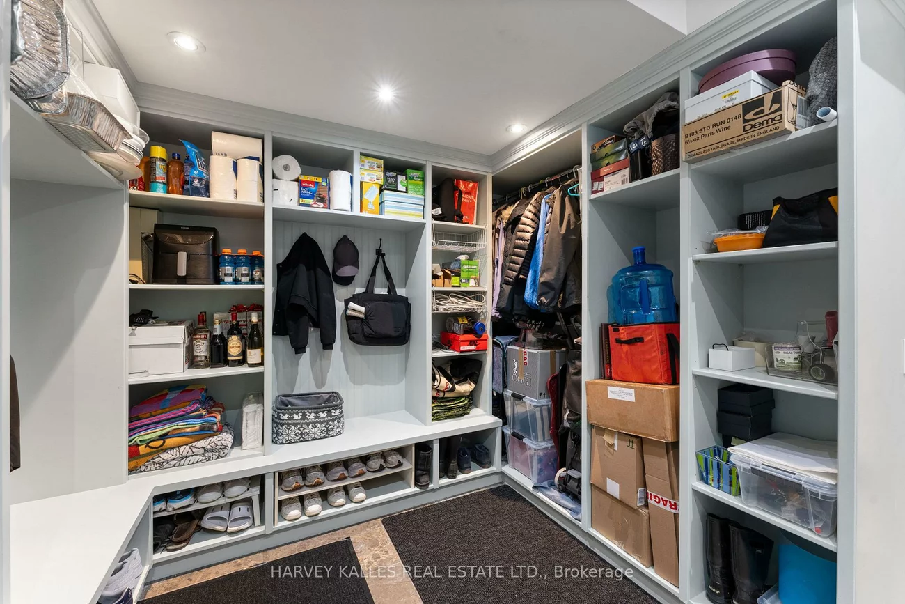 717, Woburn, Bedford Park-Nortown, Toronto
