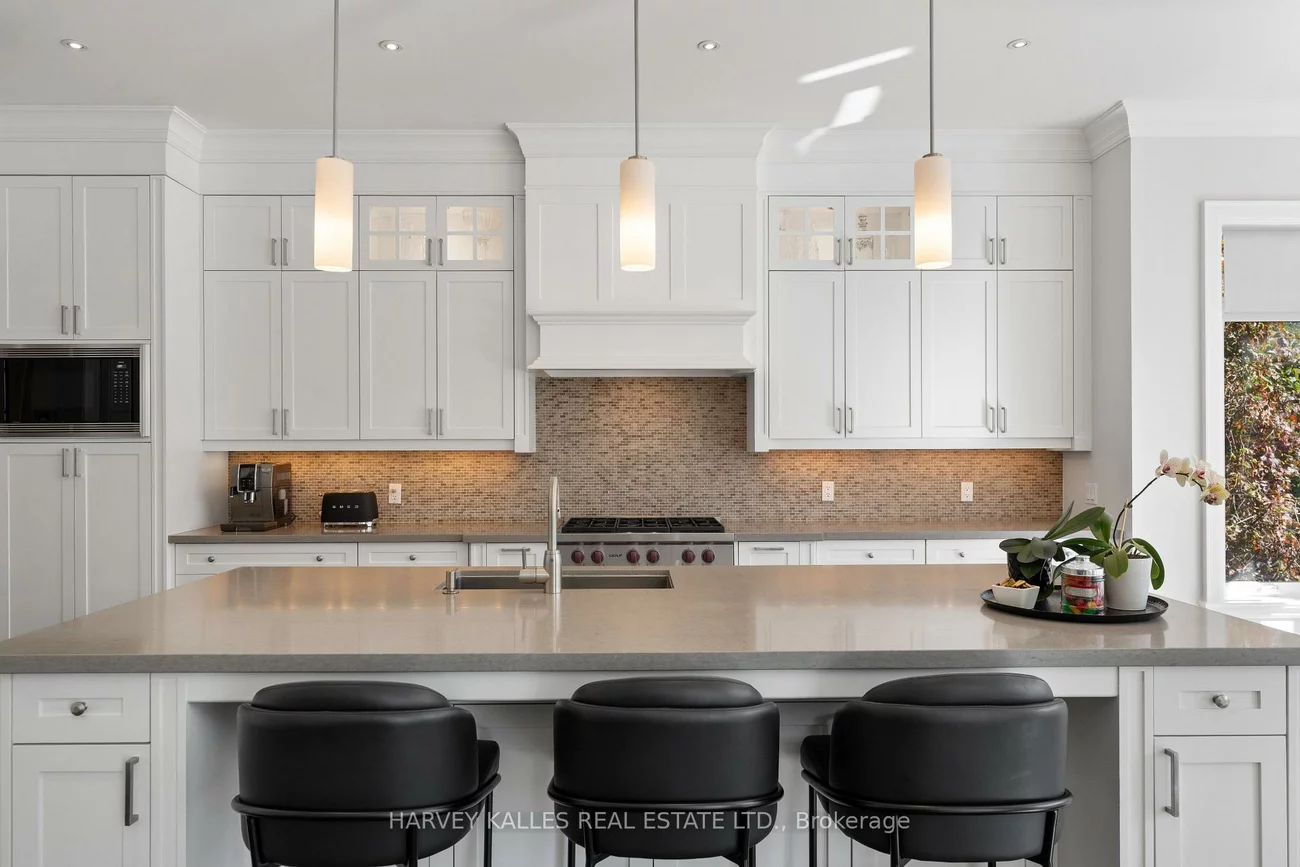 717, Woburn, Bedford Park-Nortown, Toronto