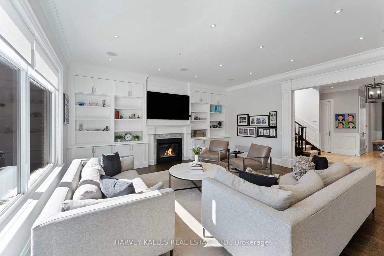 717, Woburn, Bedford Park-Nortown, Toronto