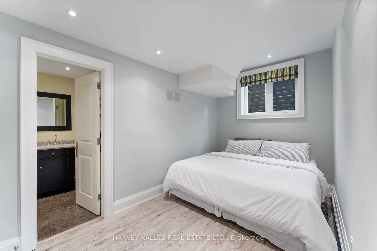 717, Woburn, Bedford Park-Nortown, Toronto