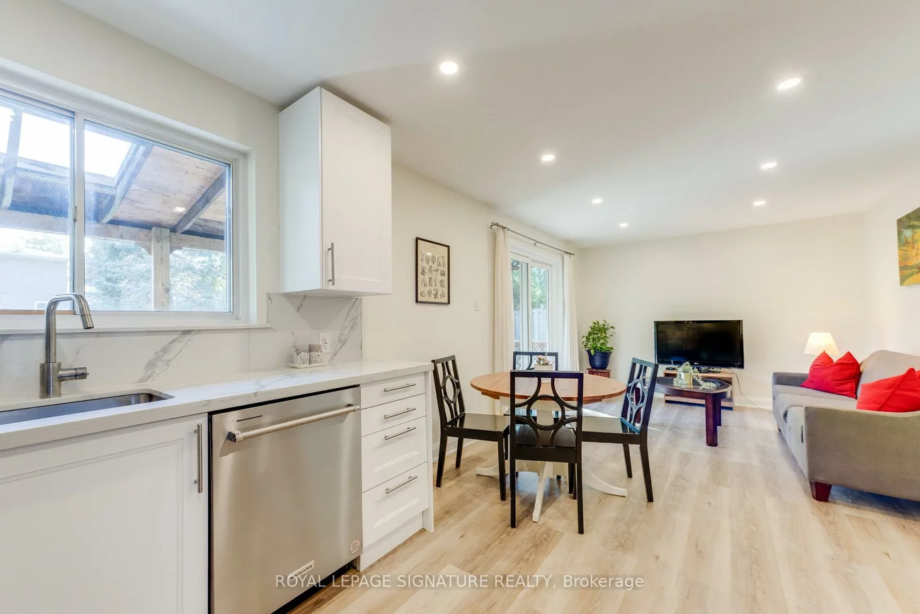 8, Bellbury, Don Valley Village, Toronto