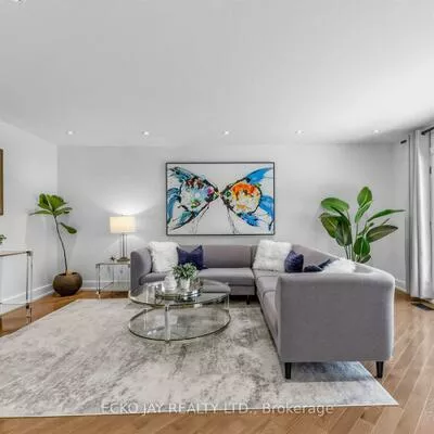 22, Meadowglade, Henry Farm, Toronto