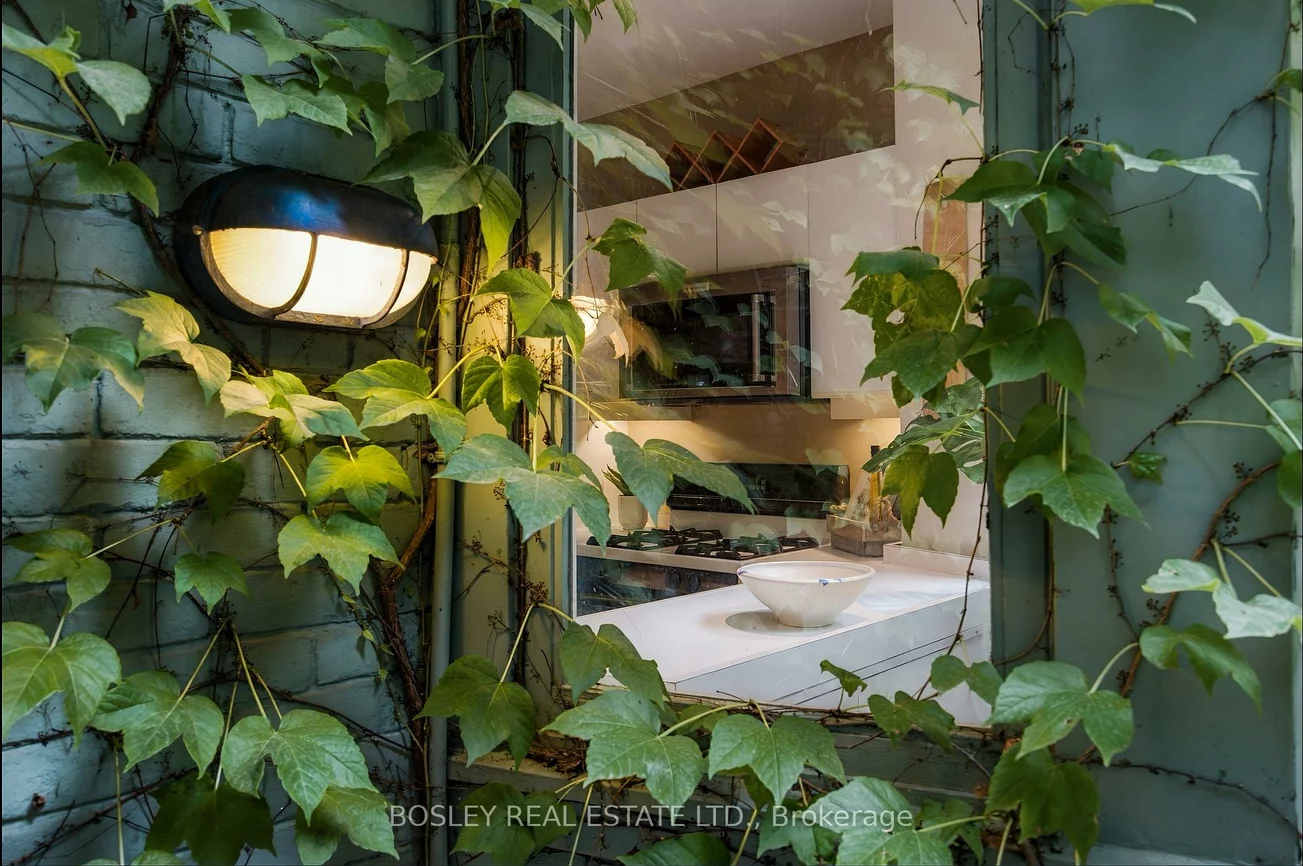 33A, Henry, Kensington-Chinatown, Toronto