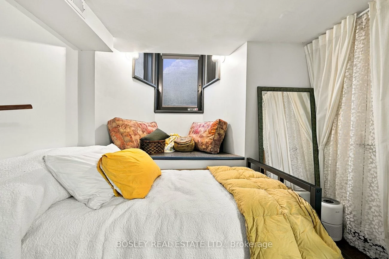 33A, Henry, Kensington-Chinatown, Toronto