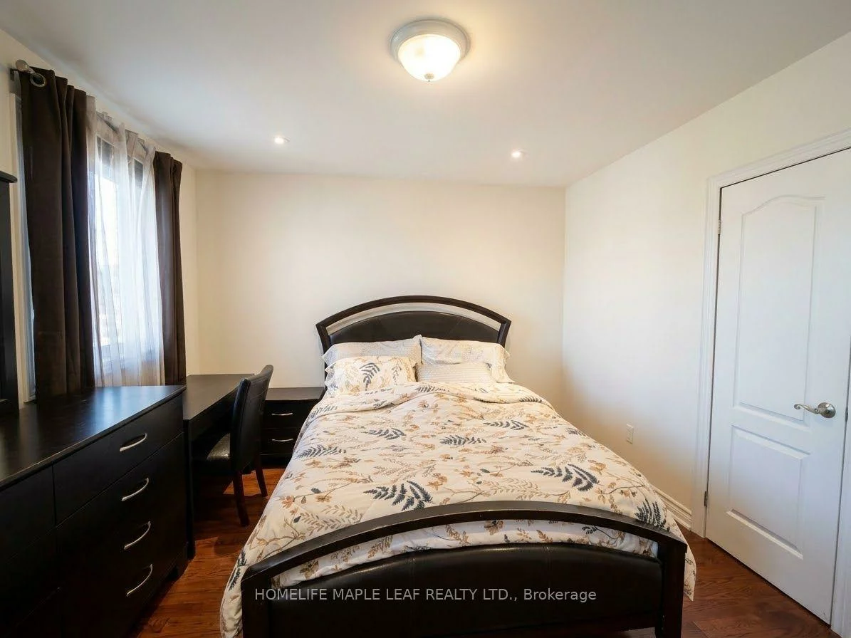 600, Oakwood, Oakwood Village, Toronto