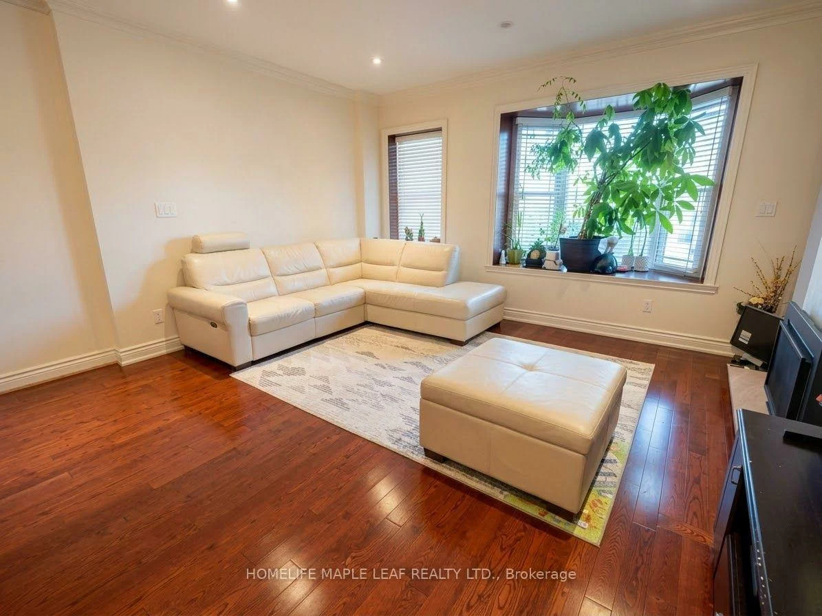 600, Oakwood, Oakwood Village, Toronto