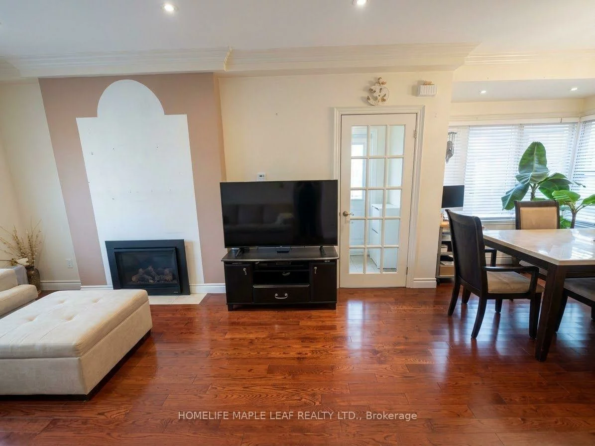 600, Oakwood, Oakwood Village, Toronto