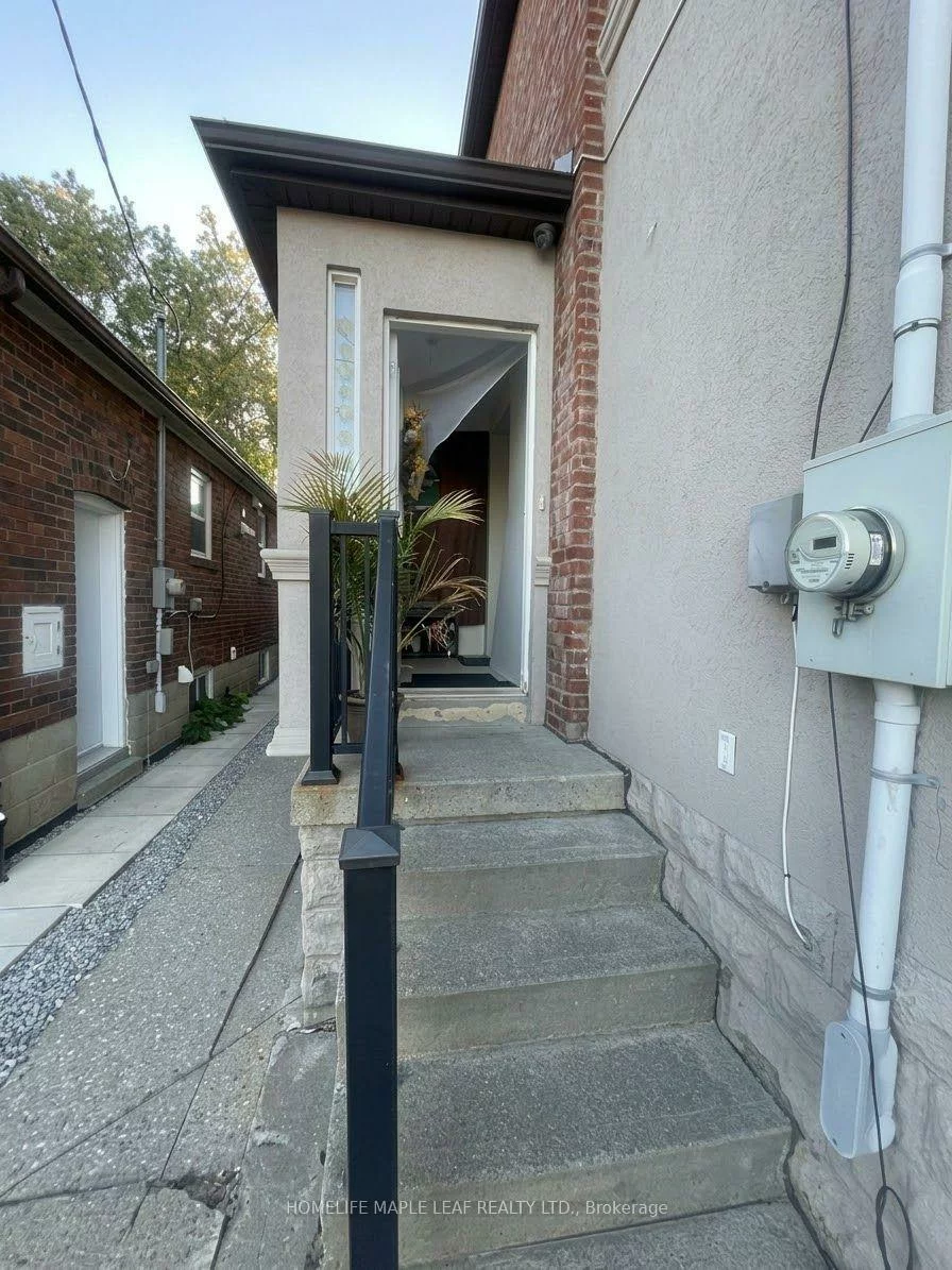 600, Oakwood, Oakwood Village, Toronto