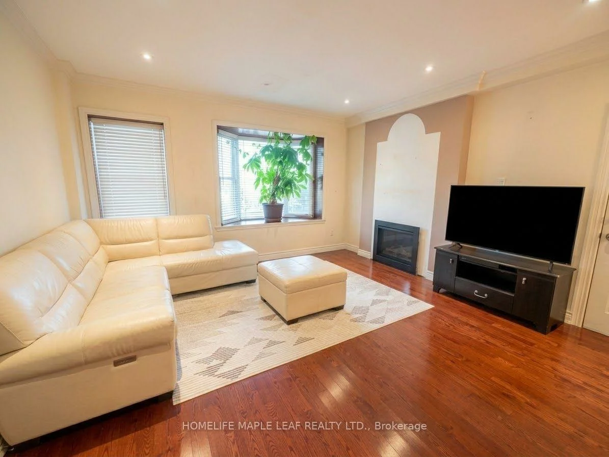 600, Oakwood, Oakwood Village, Toronto