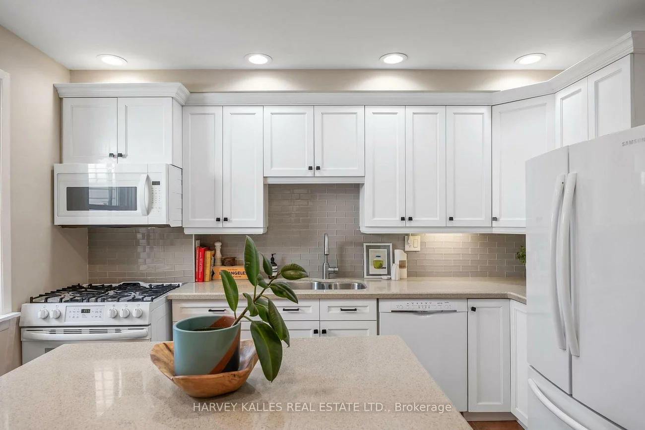 495, Roxton, Palmerston-Little Italy, Toronto