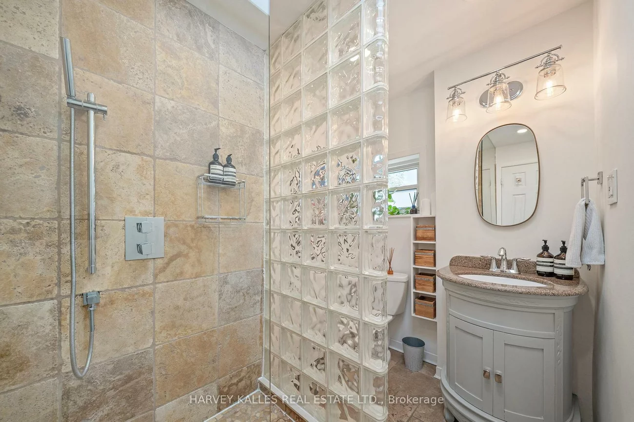 495, Roxton, Palmerston-Little Italy, Toronto