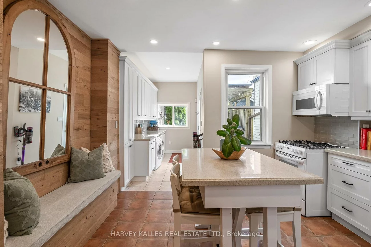 495, Roxton, Palmerston-Little Italy, Toronto