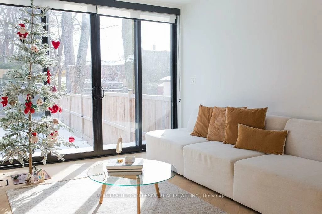127, Glenvale, Leaside, Toronto