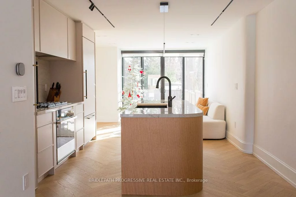 127, Glenvale, Leaside, Toronto