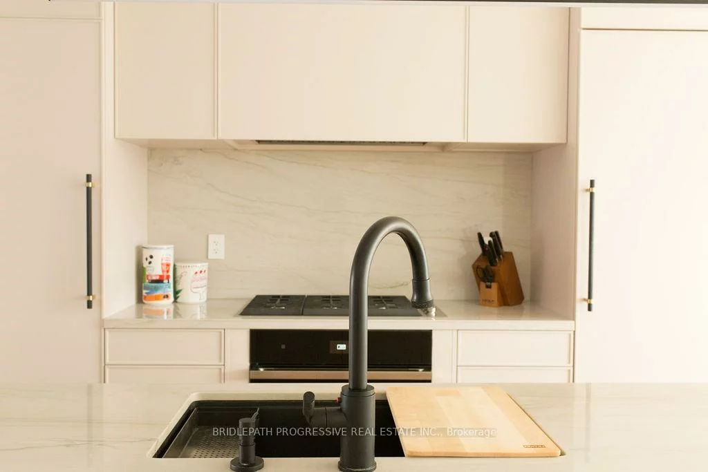 127, Glenvale, Leaside, Toronto