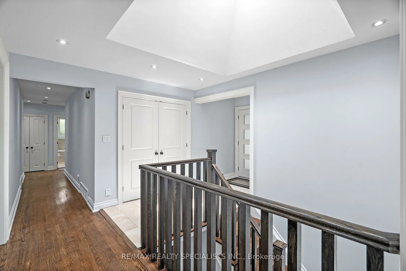 42, Heathview, Bayview Village, Toronto
