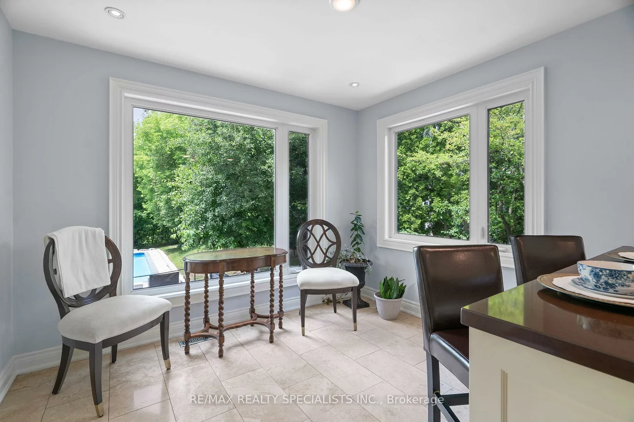 42, Heathview, Bayview Village, Toronto
