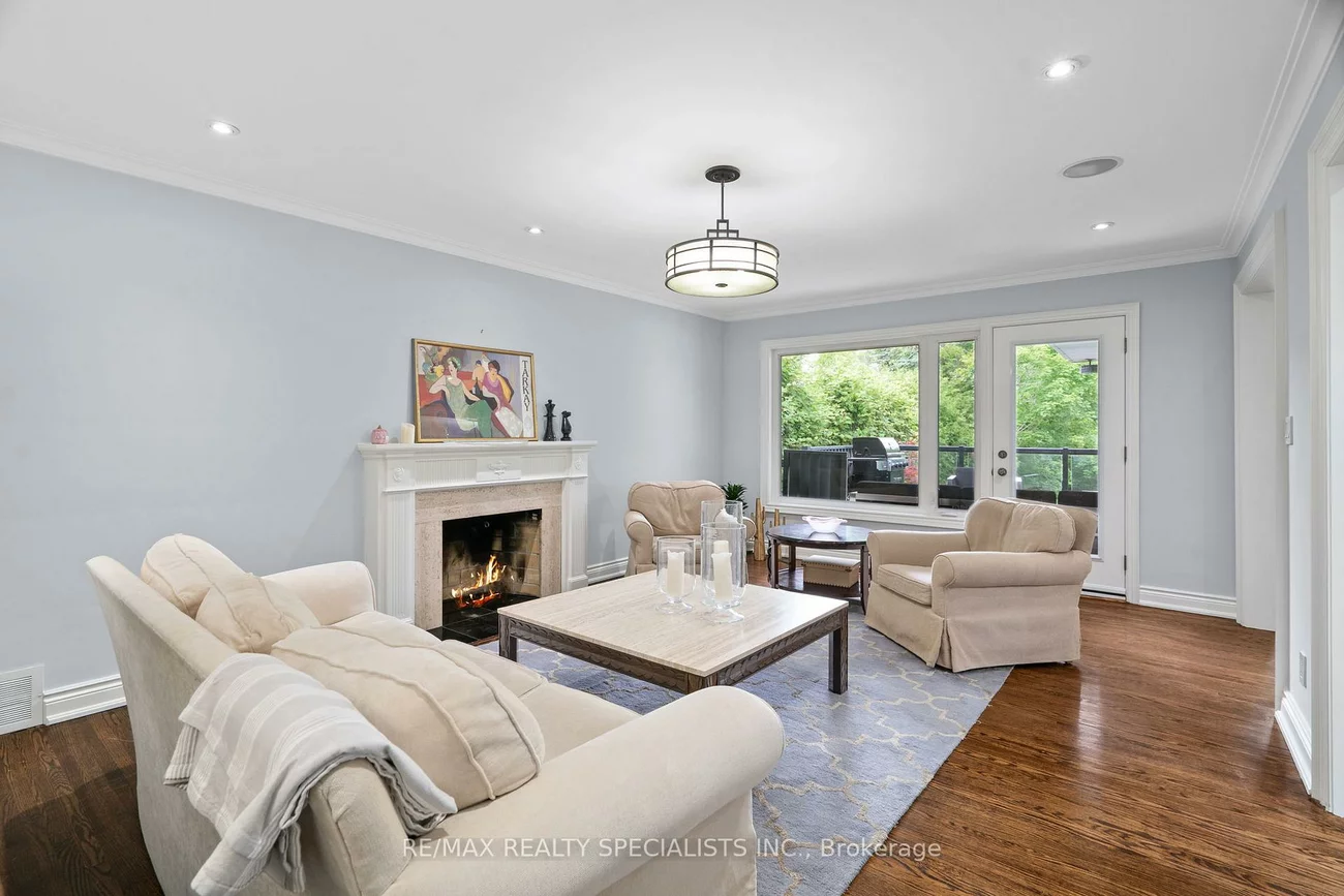 42, Heathview, Bayview Village, Toronto