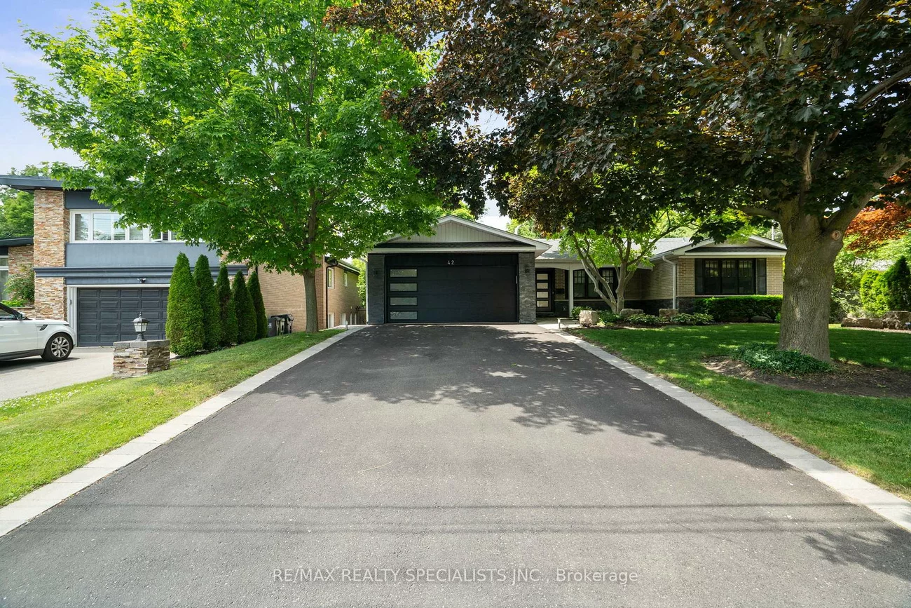 42, Heathview, Bayview Village, Toronto