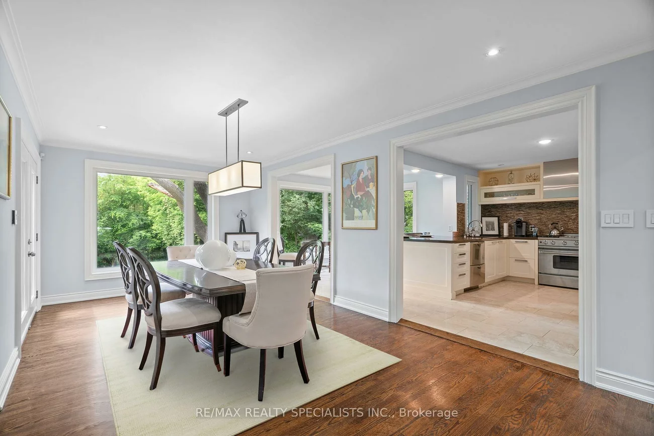 42, Heathview, Bayview Village, Toronto