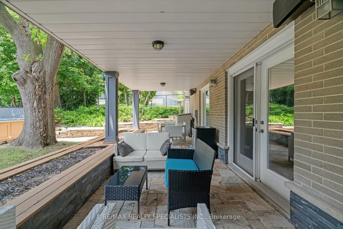 42, Heathview, Bayview Village, Toronto